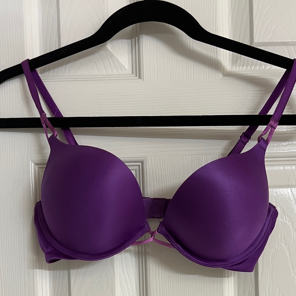 Victoria’s Secret bra size 34B,good condition pre-owned.